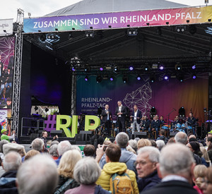 Ministerpräsident Alexander Schweitzer und Oberbürgermeister Marc Weigel eröffnen den 38. Rheinland-Pfalz-Tag in Neustadt an der Weinstraße.