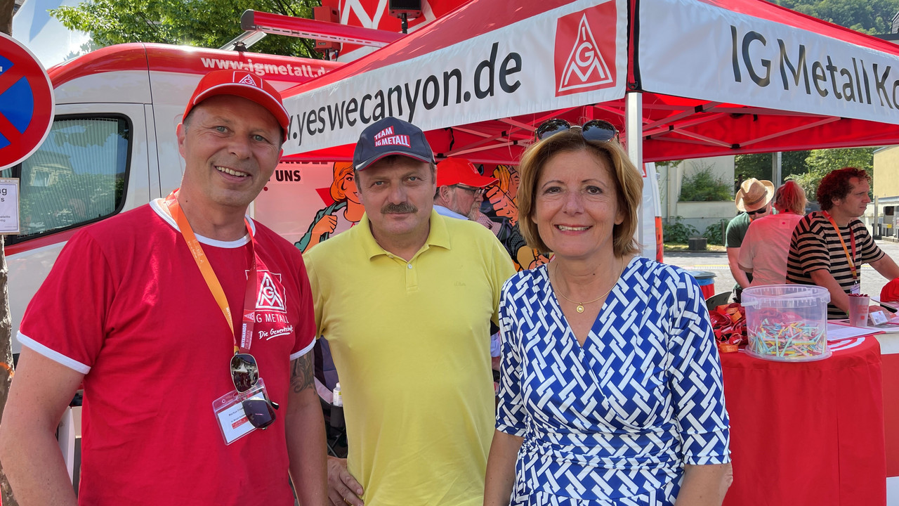 Die Ministerpräsidentin auf der Festmeile. 