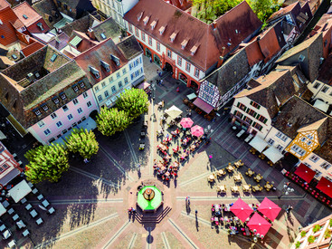 Marktplatz in Neustadt an der Weinstraße von oben
