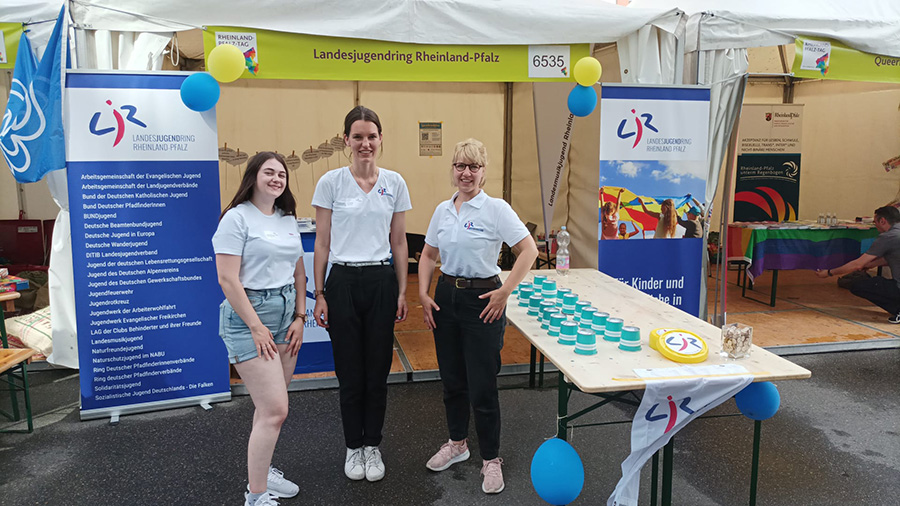 Infostand des Landesjugendrings RLP bei einem früheren RLP-Tag